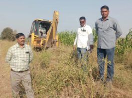 बीड: शेळकेंच्या ठाम भूमिकेमुळे सुलतानपूर माळेवाडी सार्वजनिक रस्ता खूला