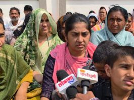 फडणवीस साहेब..! हा तर बुजगावण्याचा कारभार; पोलिसांना आरोपी “फाटे” कधी सापडणार?