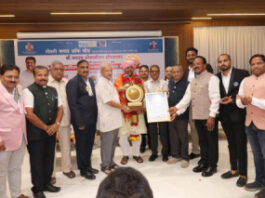 माजी मंत्री जयदत्त क्षीरसागर यांना ’चंपावतीरत्न’ पुरस्कार प्रदान; जनतेला केला समर्पित